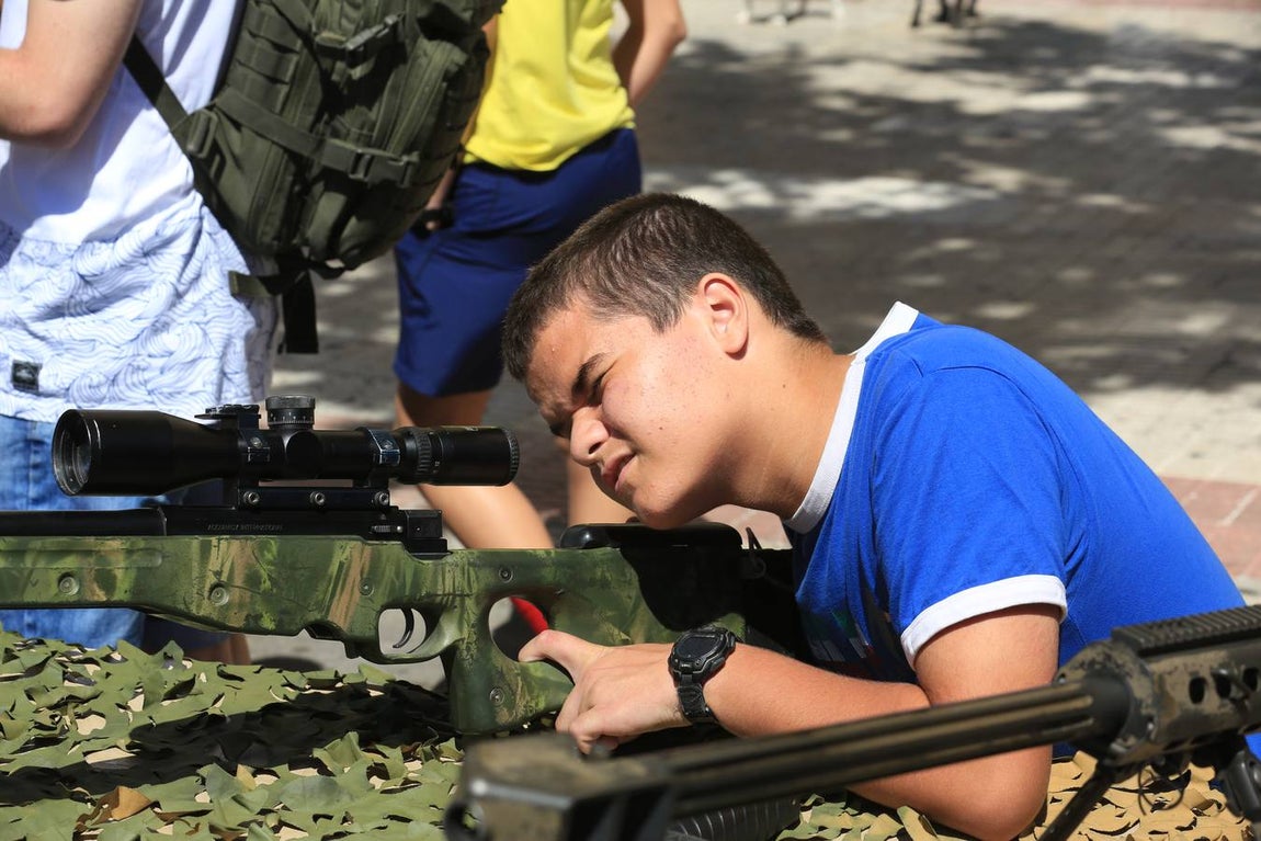 Fotos: Cádiz celebra el Día de las Fuerzas Armadas
