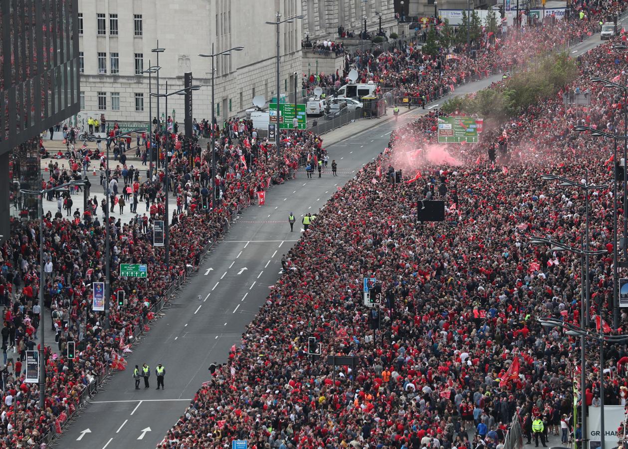 La celebración de la Champions en las calles de Liverpool, en imágenes