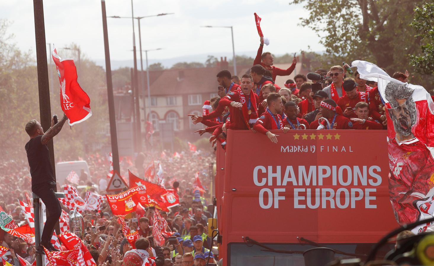 La celebración de la Champions en las calles de Liverpool, en imágenes