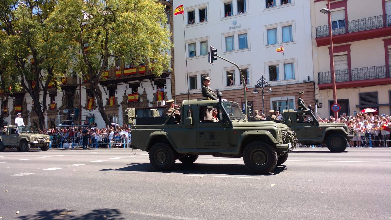 Las mejores imágenes del desfile del Día de las Fuerzas Armadas en Sevilla