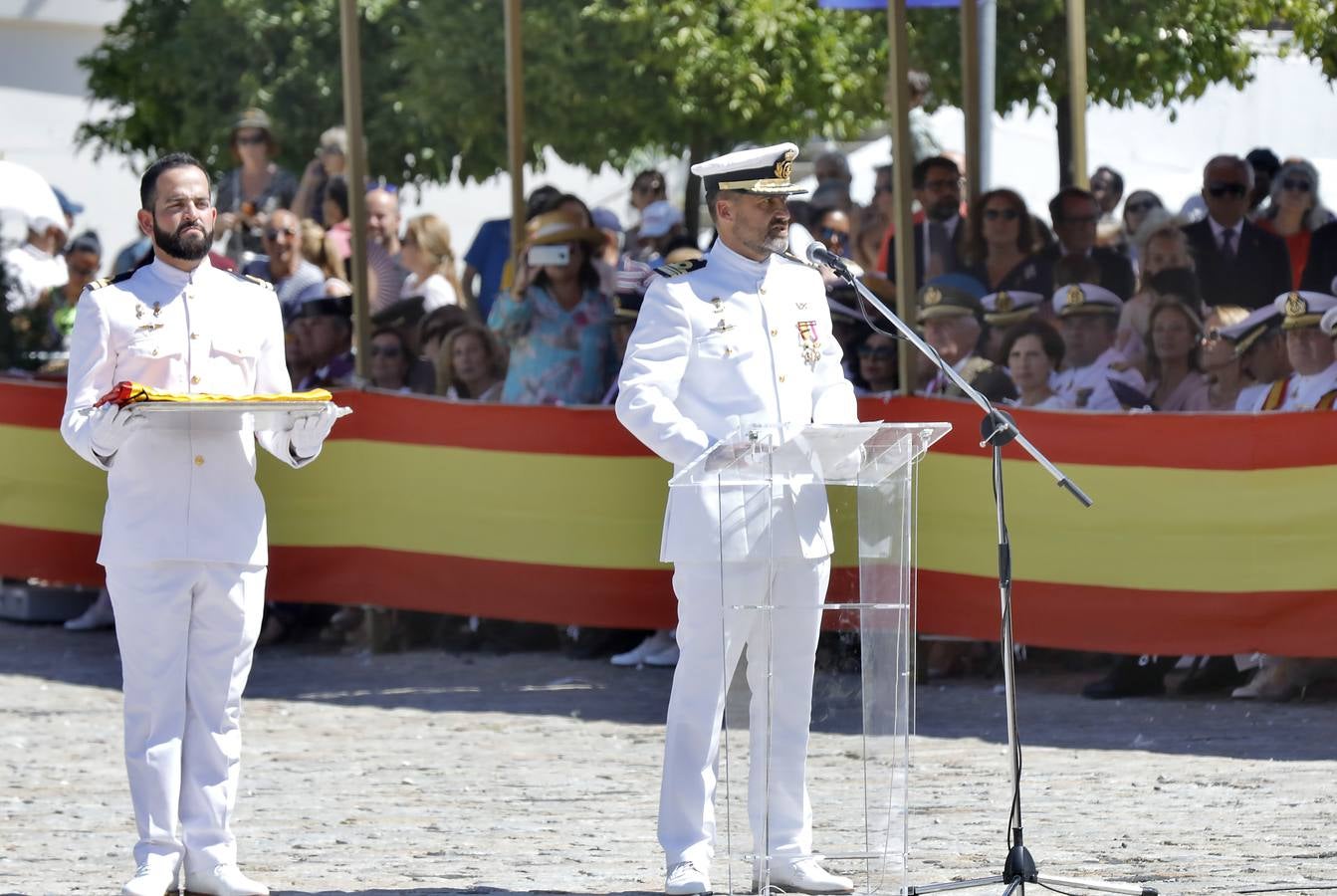 En imágenes, broche final a la semana de las Fuerzas Armadas en Sevilla