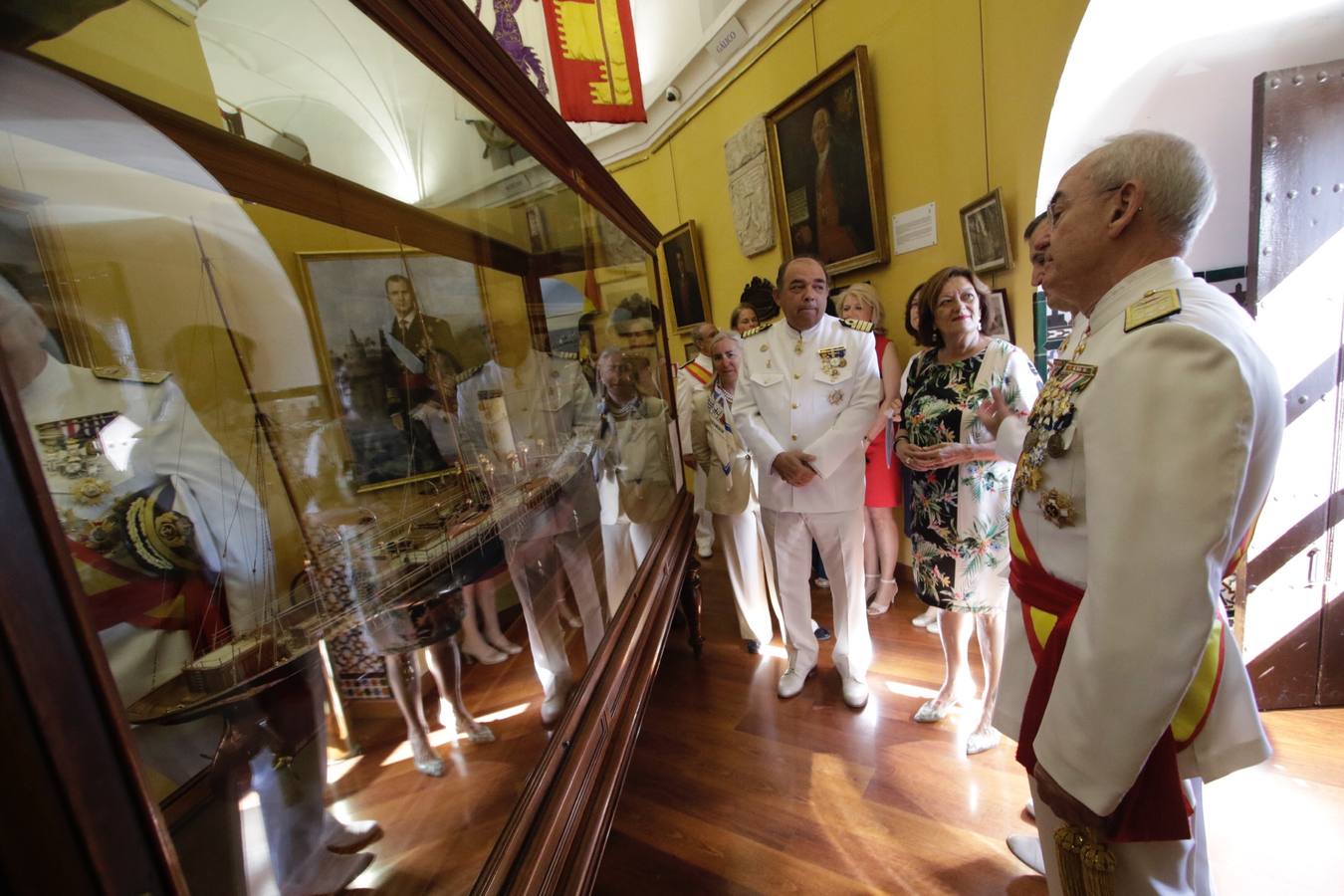 En imágenes, broche final a la semana de las Fuerzas Armadas en Sevilla