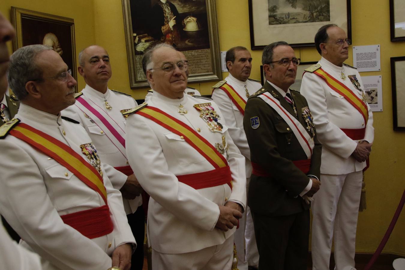 En imágenes, broche final a la semana de las Fuerzas Armadas en Sevilla