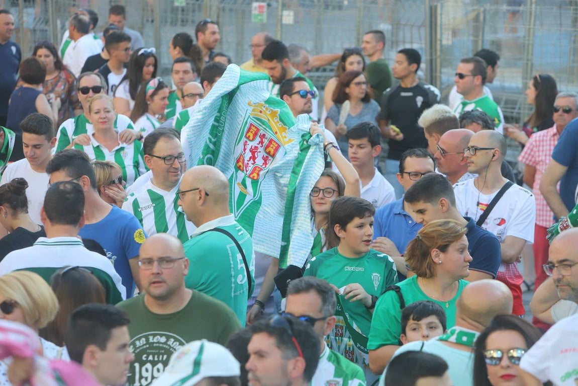 La celebración del ascenso del Córdoba Futsal en las Tendillas, en imágenes