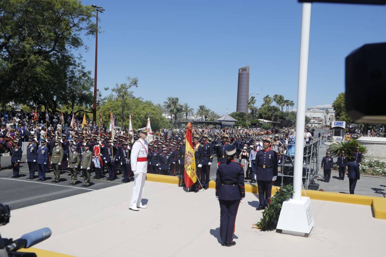 Las mejores imágenes del desfile del Día de las Fuerzas Armadas en Sevilla