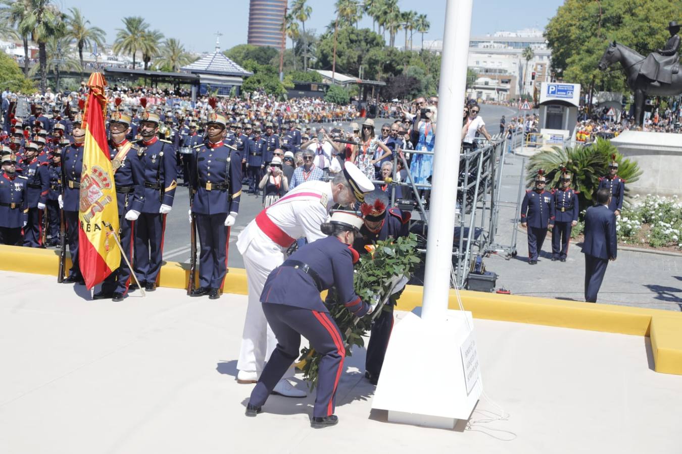 Las mejores imágenes del desfile del Día de las Fuerzas Armadas en Sevilla