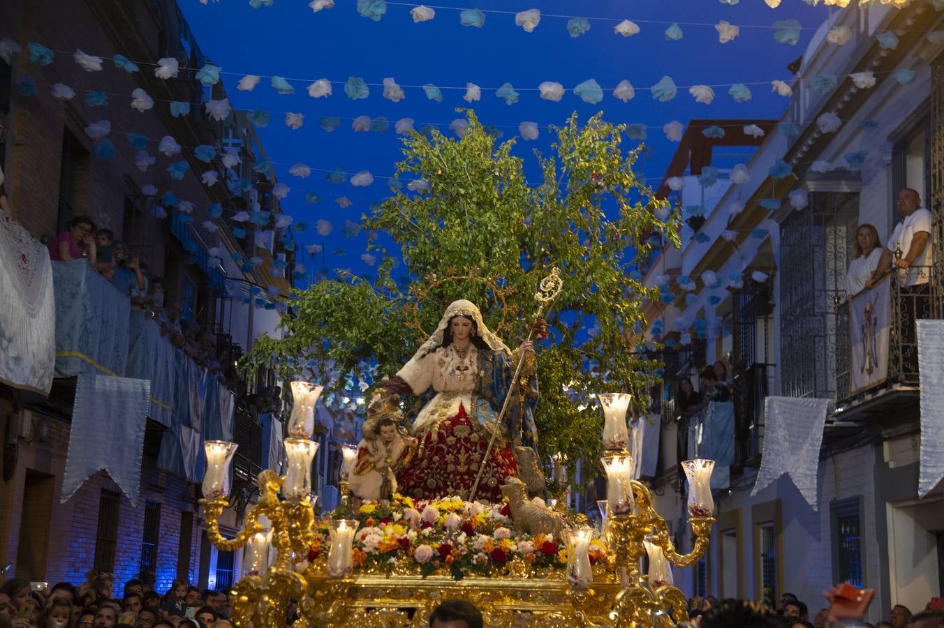 Galería de la salida del Sagrado Corazón y la Pastora de Capuchinos