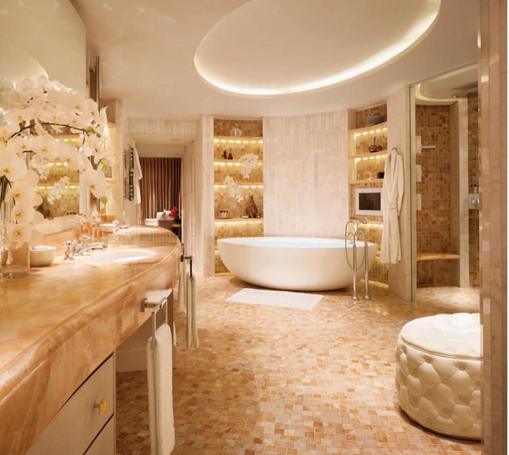 Cuarto de baño. El lujo se aprecia en la opulencia de sus cuartos de baño, pensados exclusivamente en el relax y concebidos entonos claros y elementos brillantes e inspiradores