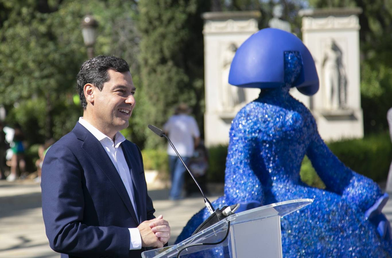 Victorio y Lucchino, Agatha Ruiz de la Prada y Ángel León decoran las «Ecomeninas» en Sevilla