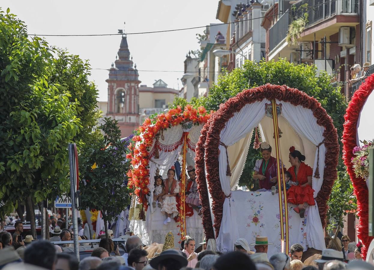 En imágenes, el Rocío de Triana inicia su camino