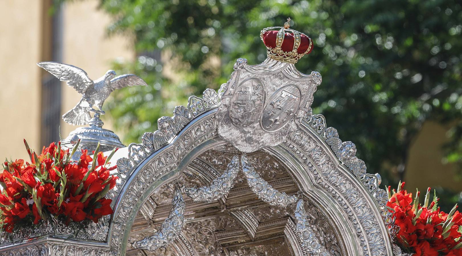 En imágenes, el Rocío de Triana inicia su camino