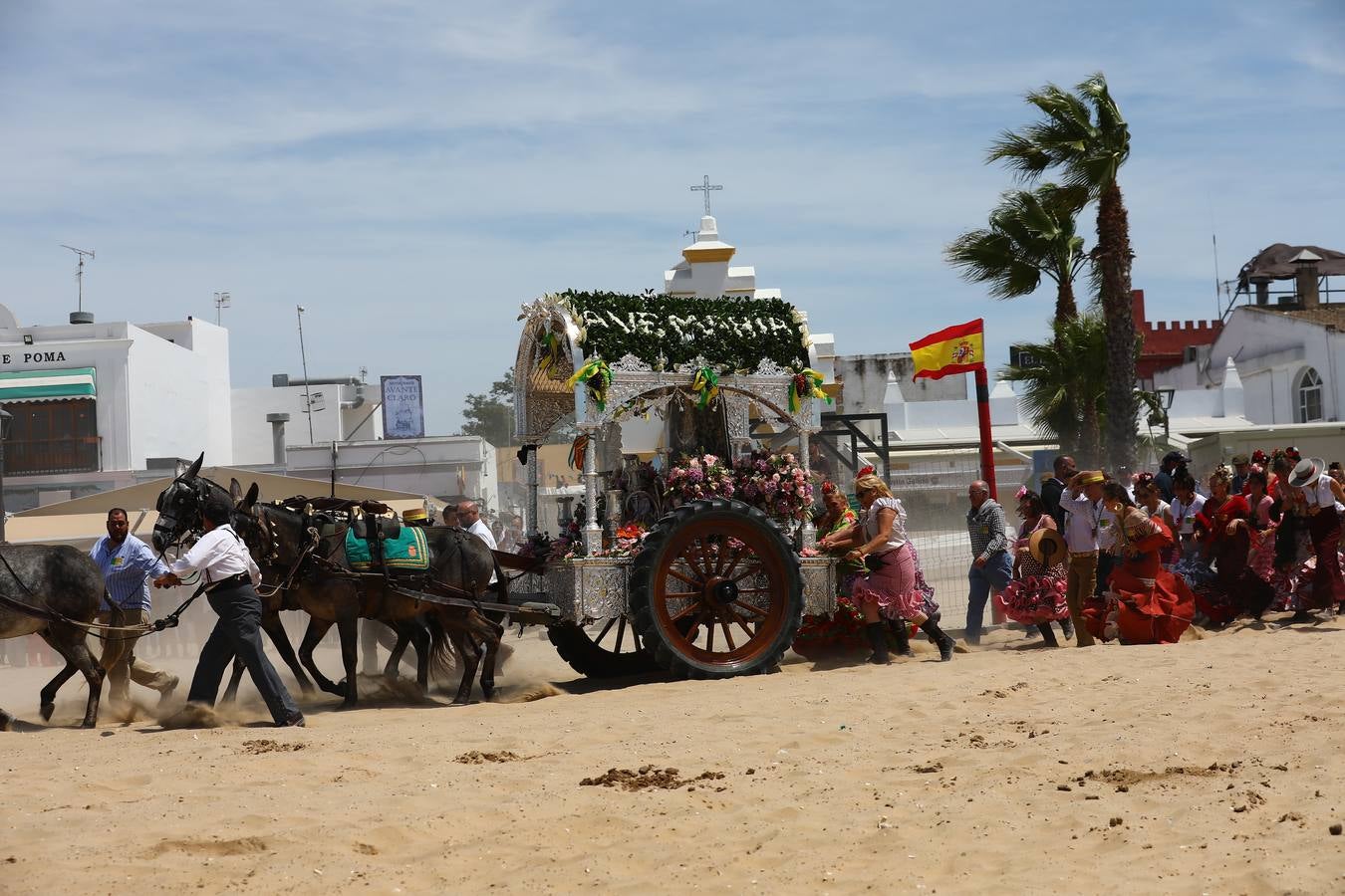 FOTOS: Finaliza el embarque de hermandades gaditanas en Bajo Guía con El Puerto y Jerez