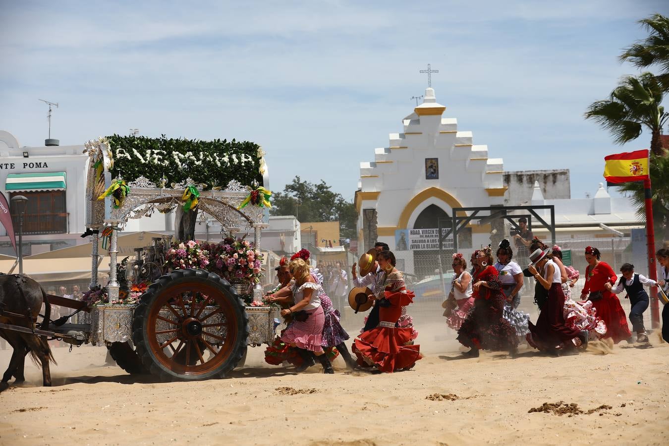 FOTOS: Finaliza el embarque de hermandades gaditanas en Bajo Guía con El Puerto y Jerez