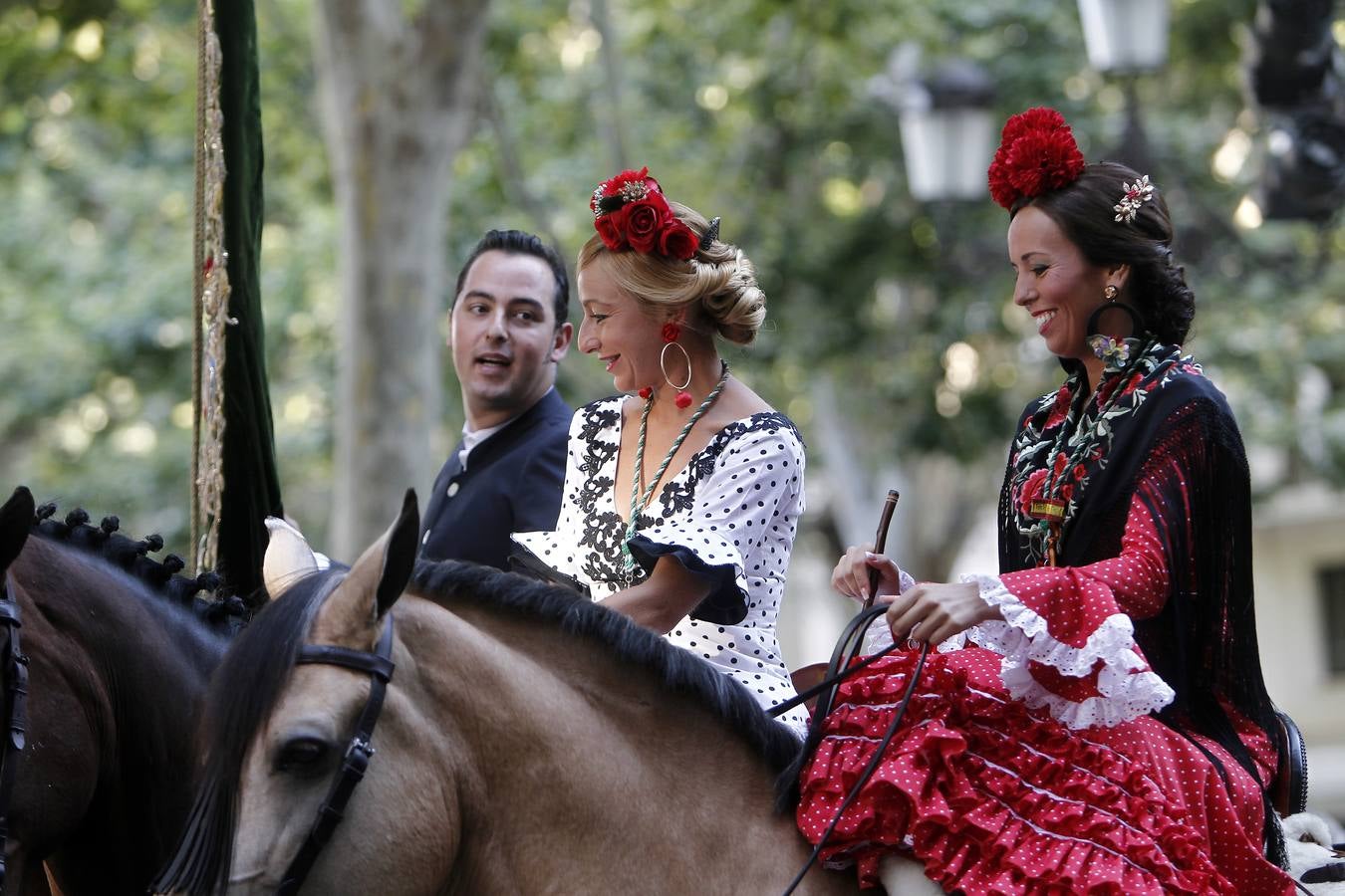 En imágenes, la salida de la hermandad del Rocío de Sevilla