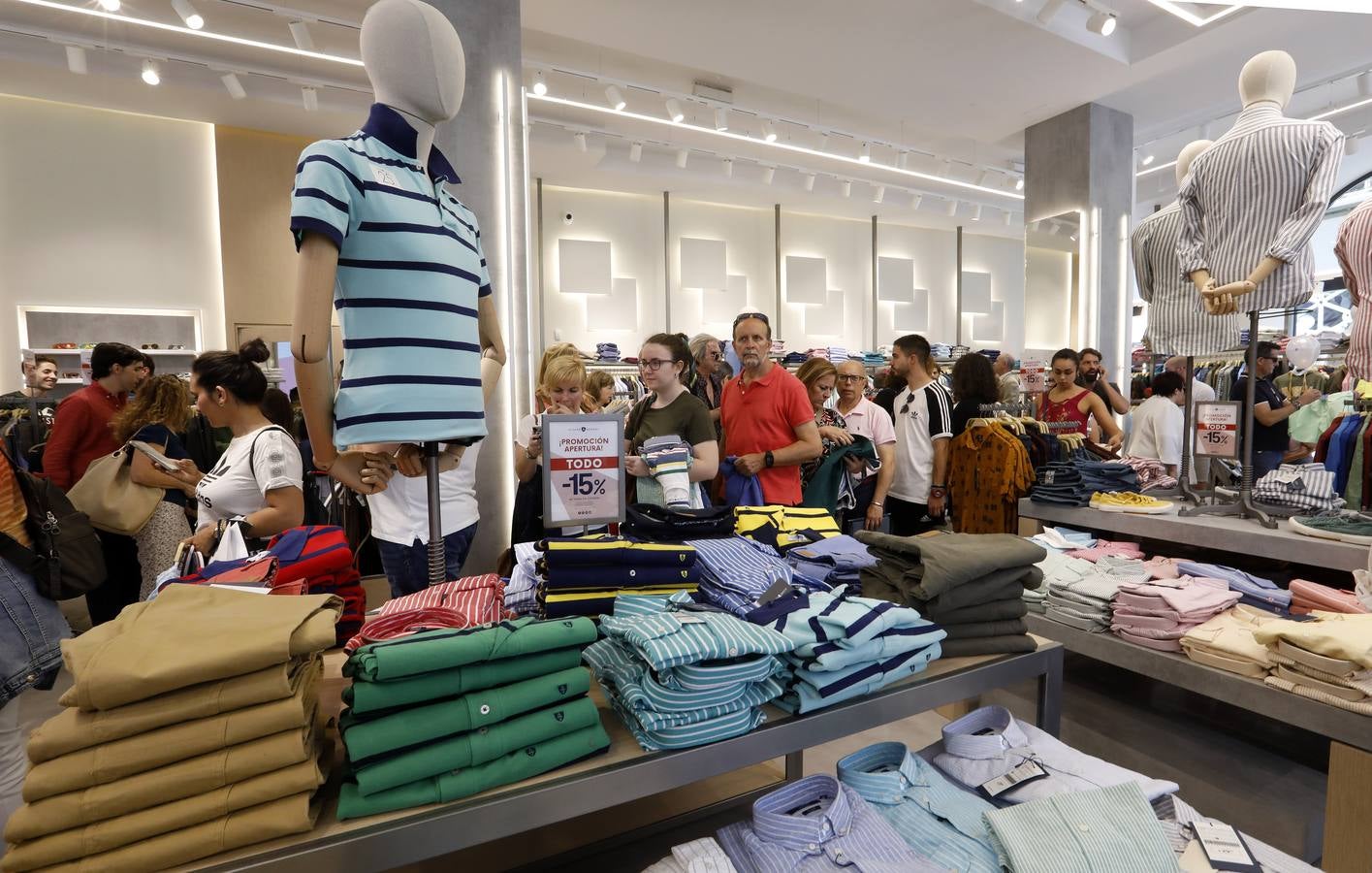 La apertura de la nueva tienda de Álvaro Moreno en Córdoba, en imágenes