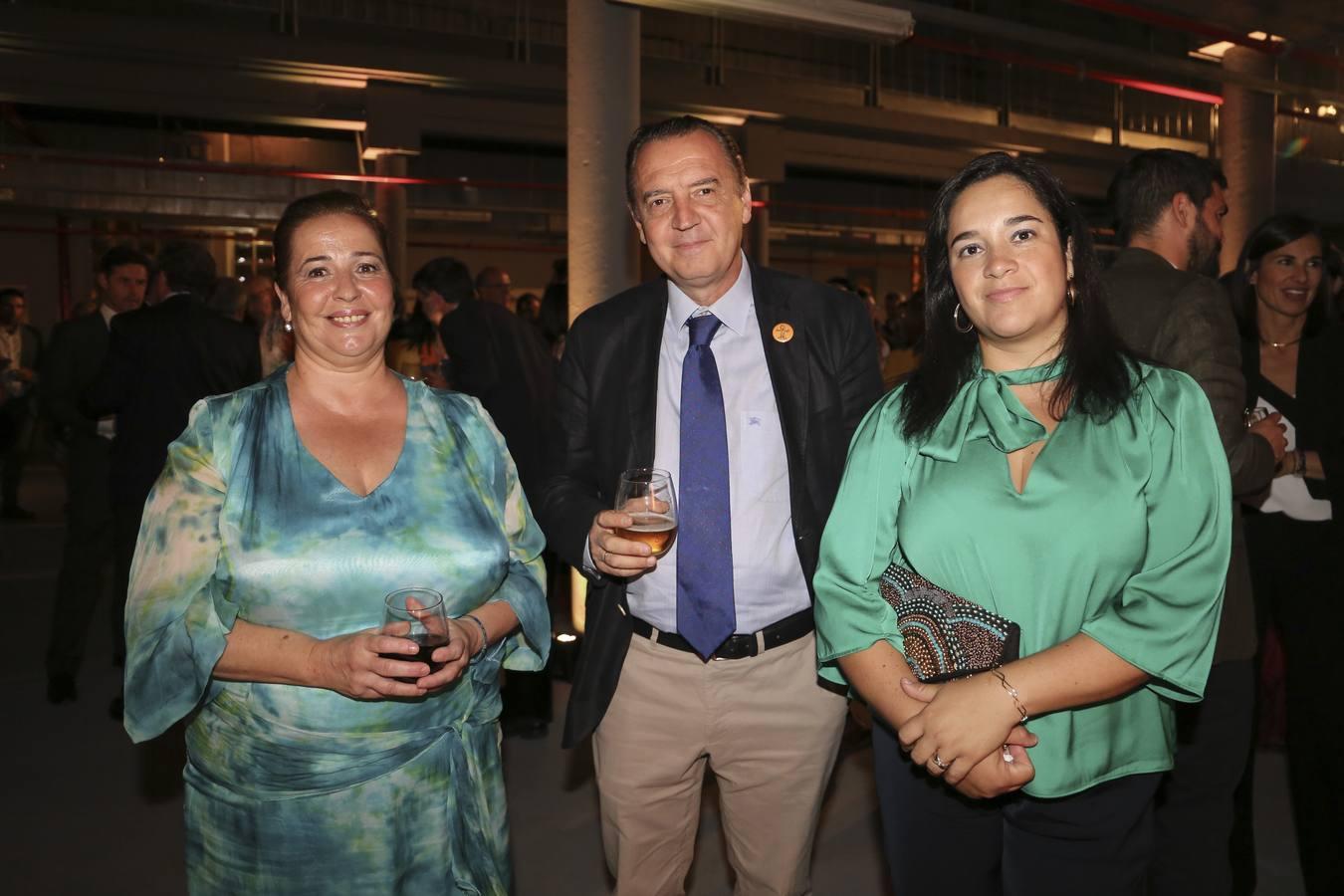 Antonia Bazán , Juan Ándres Daza y Bibiana Rivera