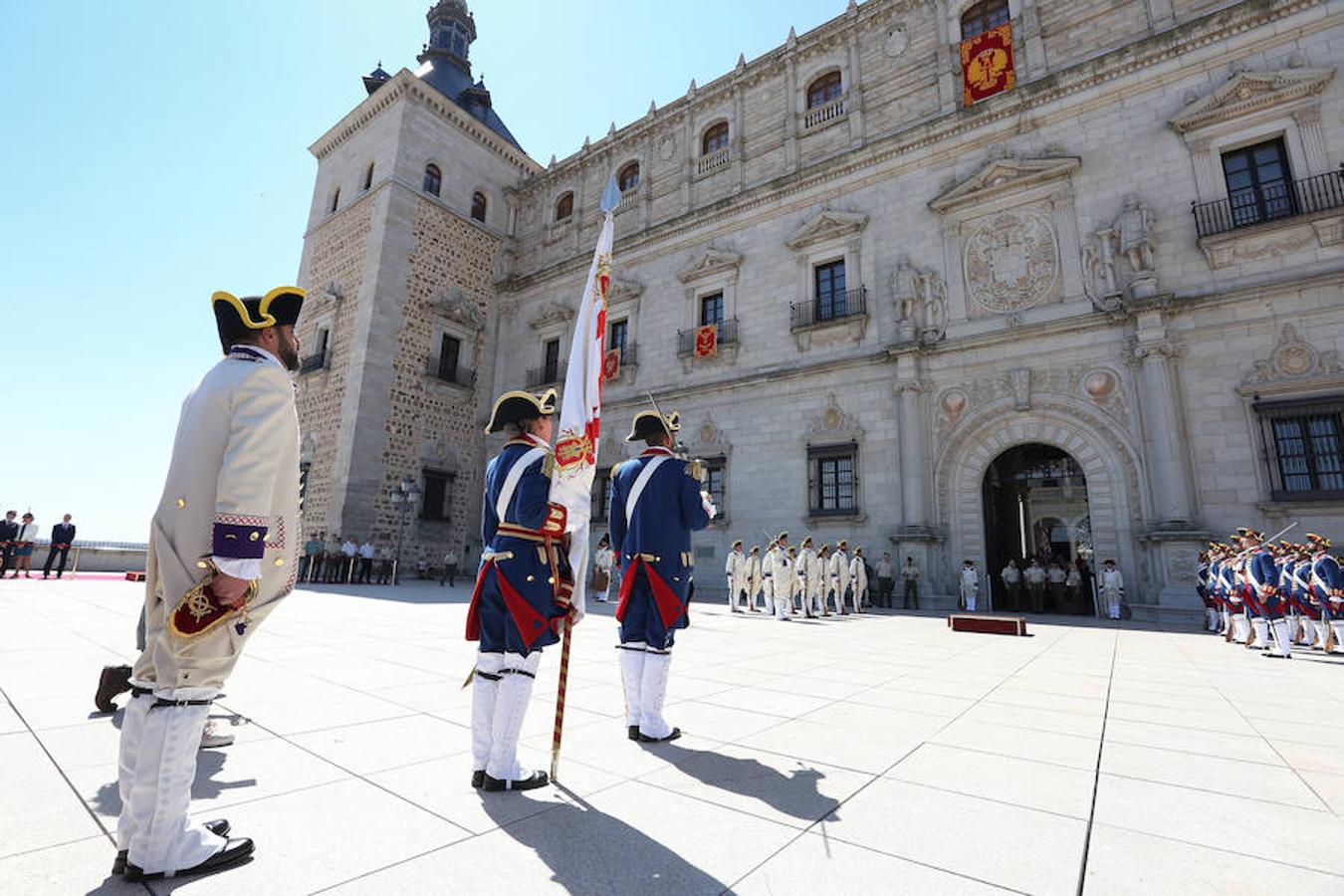 Relevo de la guardia en el Alcázar de Toledo