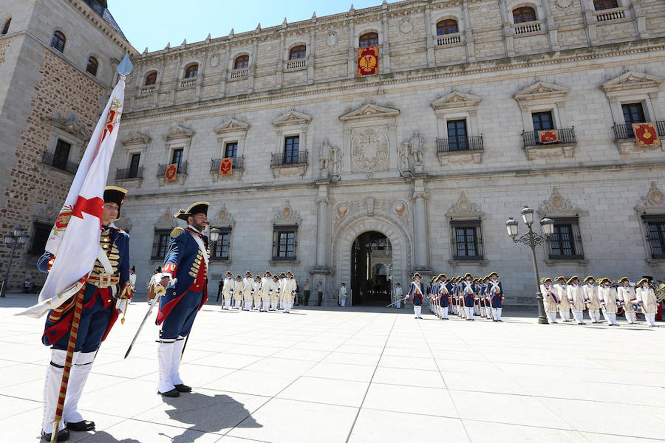 Relevo de la guardia en el Alcázar de Toledo