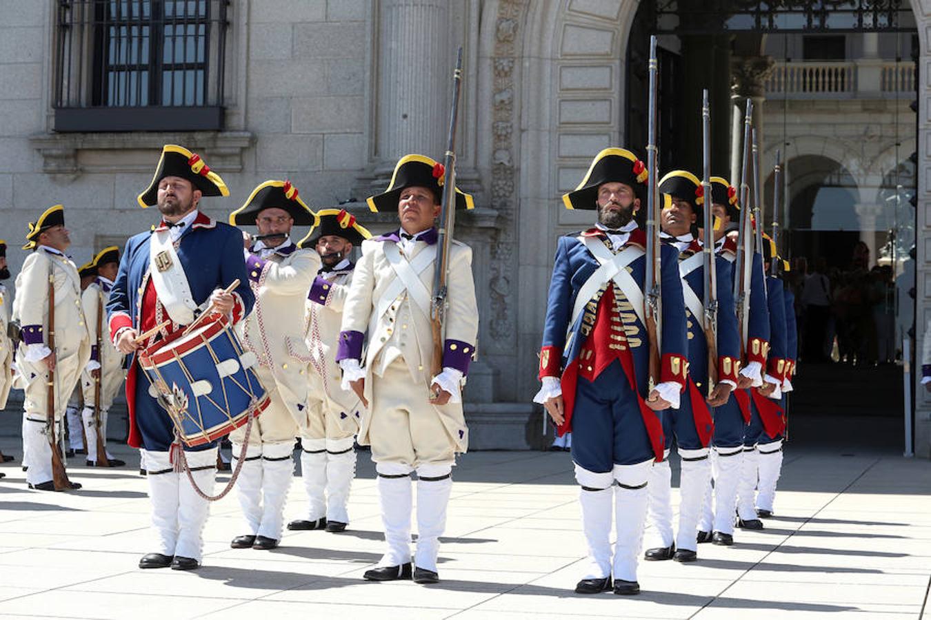 Relevo de la guardia en el Alcázar de Toledo