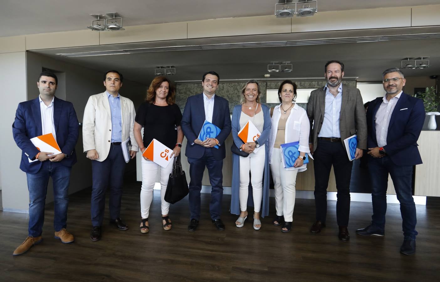 La reunión del pacto PP-Cs para gobernar Córdoba, en imágenes