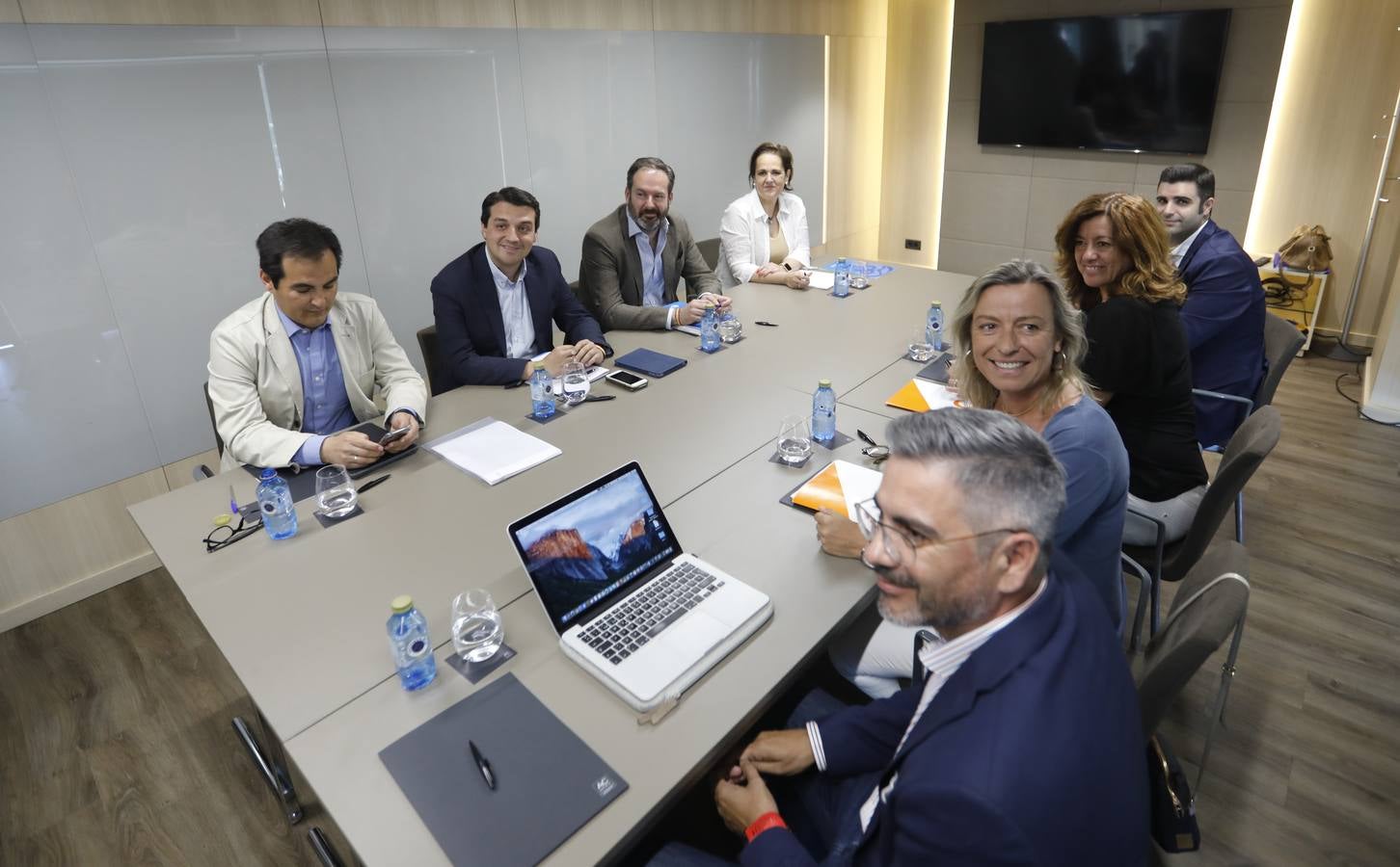 La reunión del pacto PP-Cs para gobernar Córdoba, en imágenes