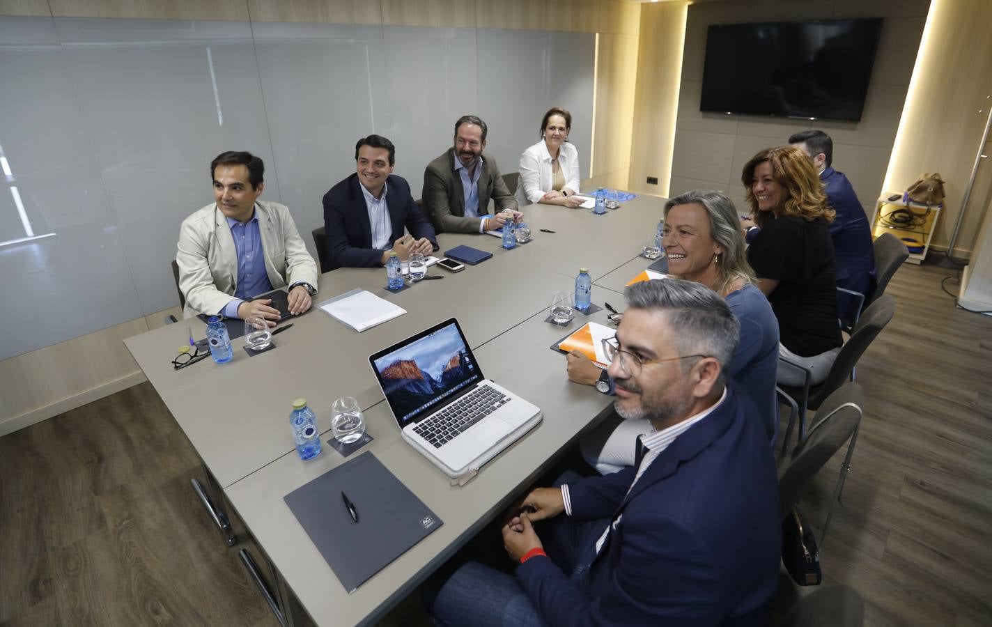 La reunión del pacto PP-Cs para gobernar Córdoba, en imágenes