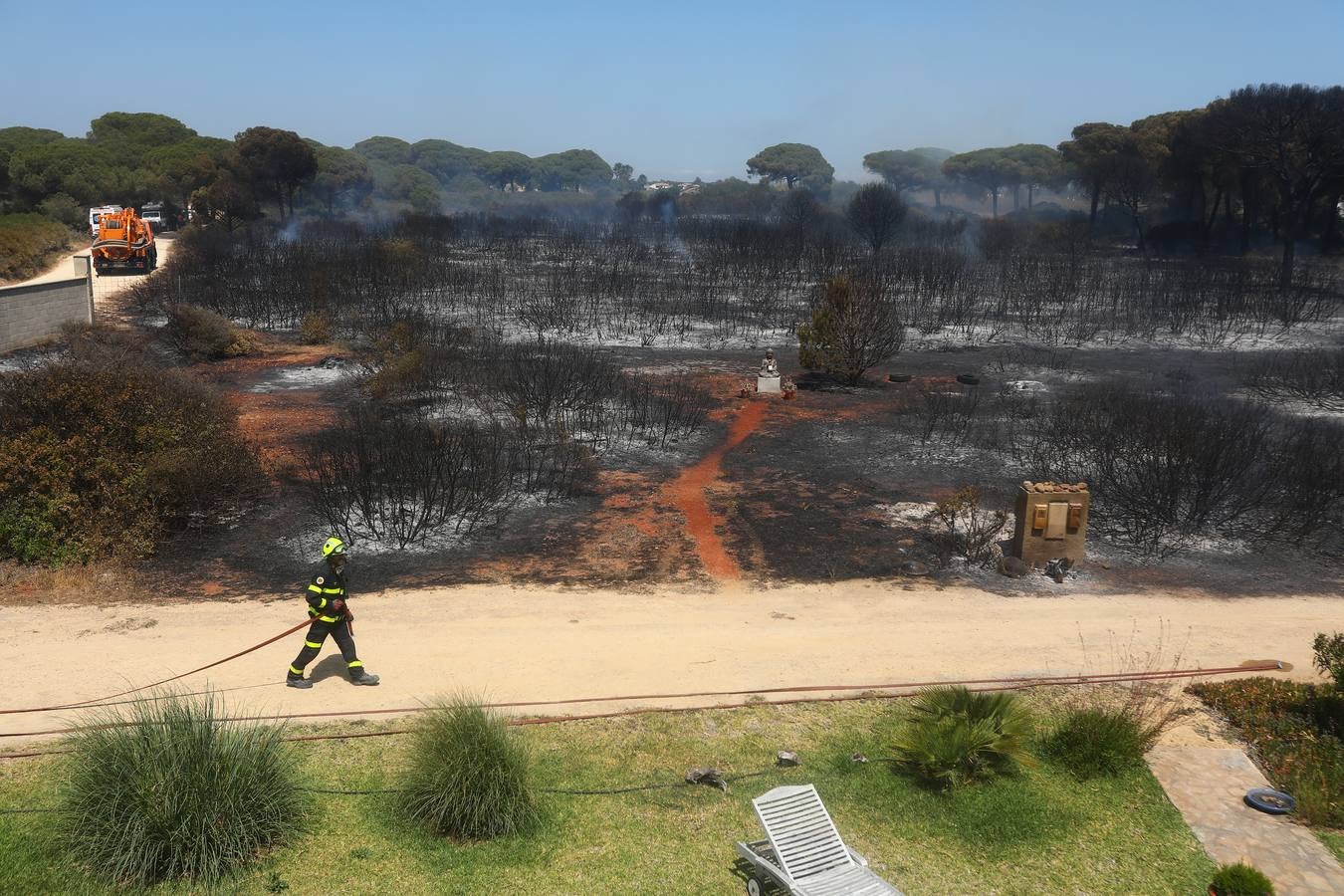 Fotos: Grave incendio en Conil, Cádiz