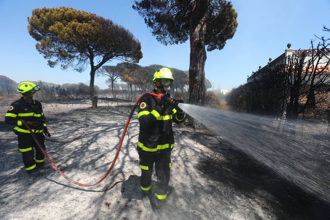 Fotos: Grave incendio en Conil, Cádiz