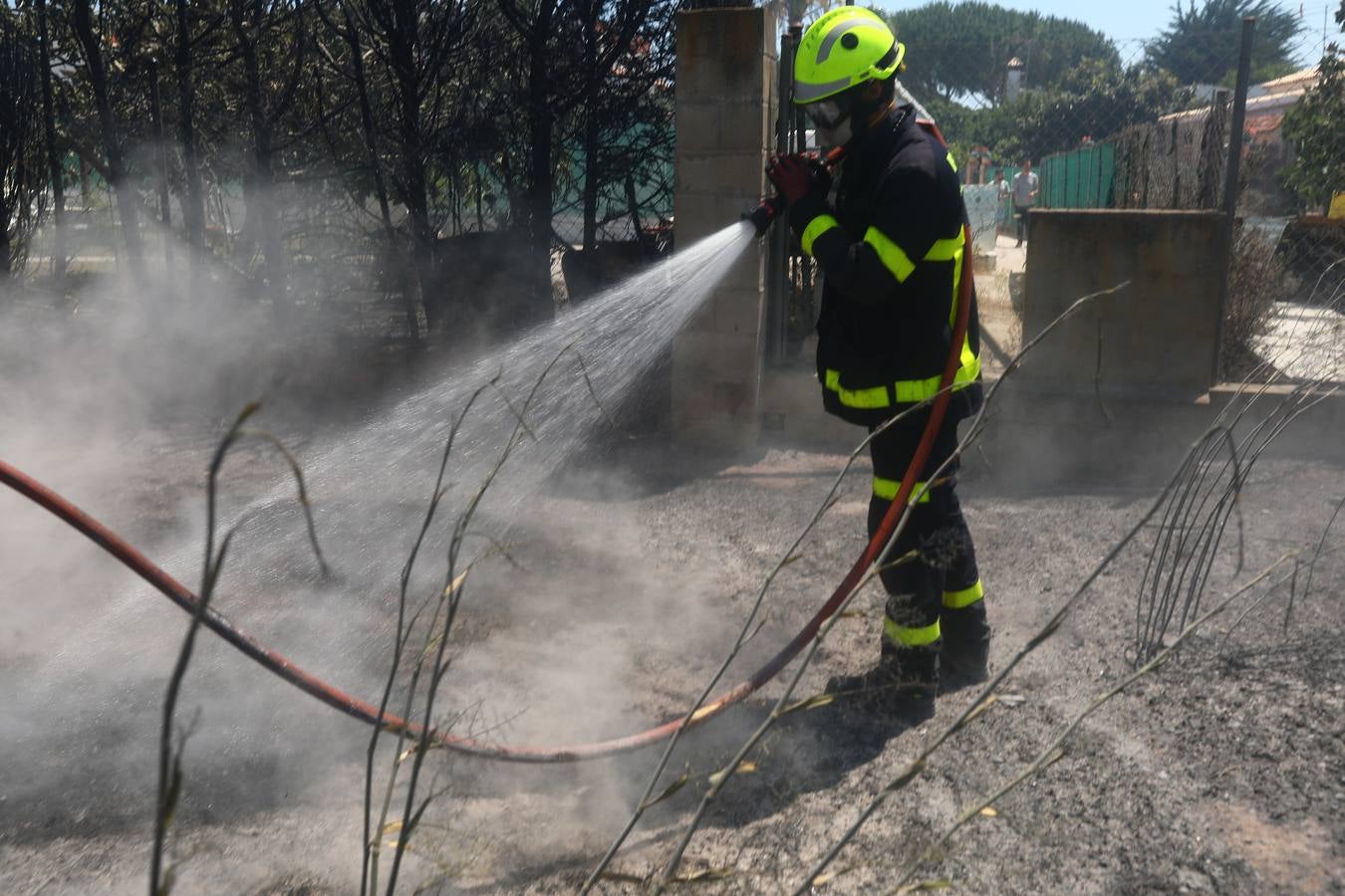 Fotos: Grave incendio en Conil, Cádiz