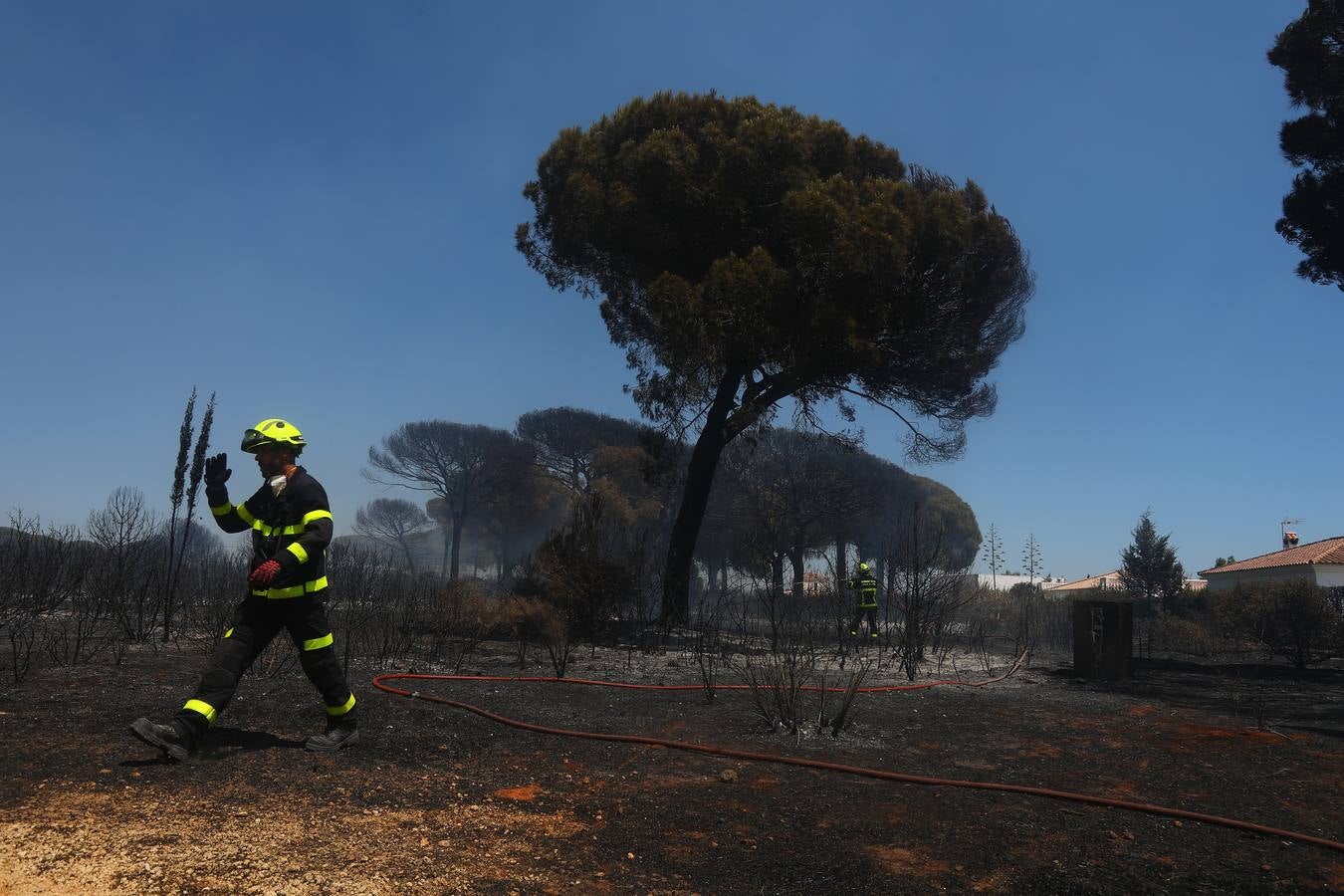 Fotos: Grave incendio en Conil, Cádiz