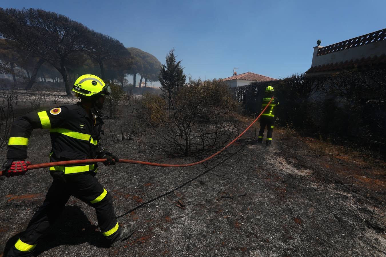 Fotos: Grave incendio en Conil, Cádiz