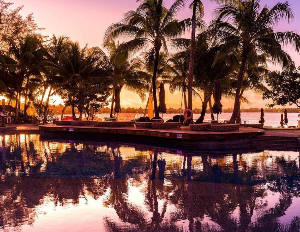 St. Regis Bora Bora Resort: 900 €. Este resort es el más lujoso de la polinesia Polinesia Francesa