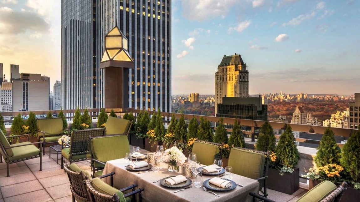Four Seassons New York: 46.000€. La Ty Warner Penthouse Suite y la Royal Suite están preparadas para satisfacer las altas exigencias de sus huéspedes, que tendrán a sun disposición 9 con vista panorámica de 360º de la ciudad