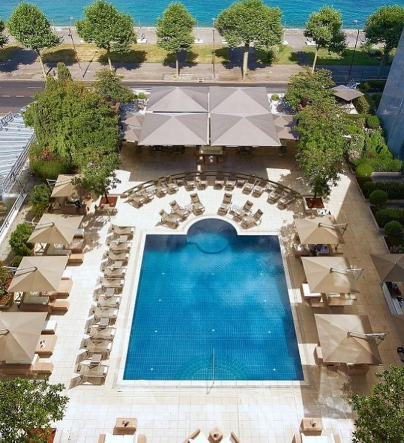 Hotel President Wilson: 46.000€. Este hotel de lujo es un icono europeo y el punto de reunión de los adinerados europeos. Se alza junto al lago Ginebra. Uno de sus habituales es Bill Gates