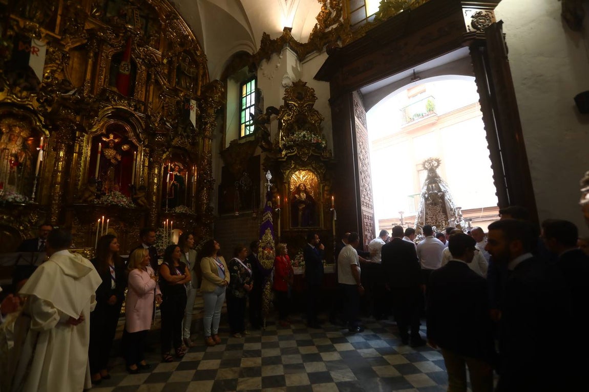 Fotos: La Patrona de Cádiz visita al Nazareno en su templo