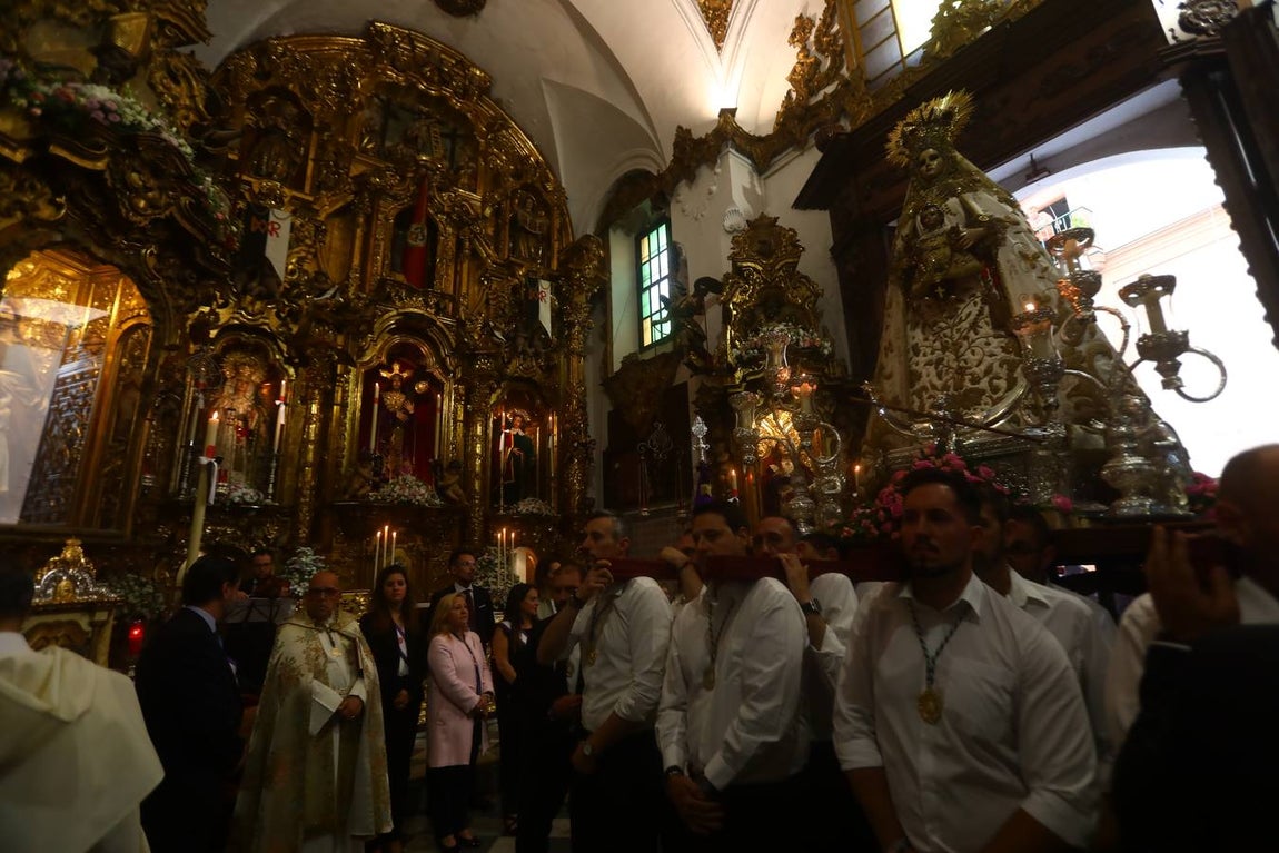 Fotos: La Patrona de Cádiz visita al Nazareno en su templo
