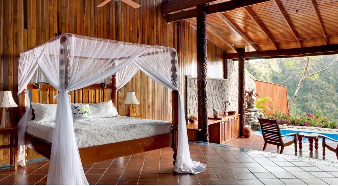 Ladera Resort: 9.000€. Es el resort más exclusico de Santa Lucía. Formaba parte de Rabot Estate, una de las plantaciones de cacao más antiguas y famosas de Soufrière