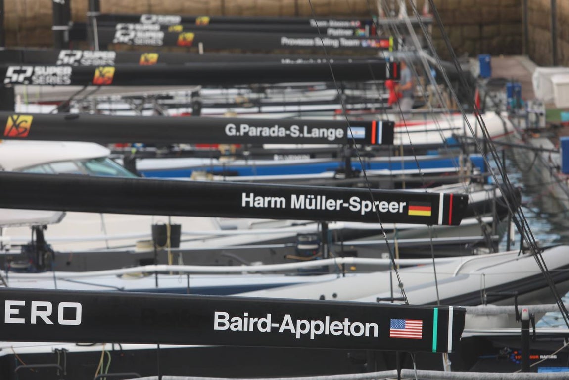 Fotos: Preparativos para la regata Puerto Sherry Royal Cup en la Bahía de Cádiz