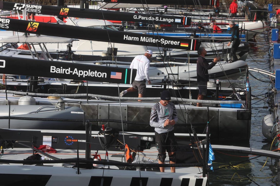 Fotos: Preparativos para la regata Puerto Sherry Royal Cup en la Bahía de Cádiz