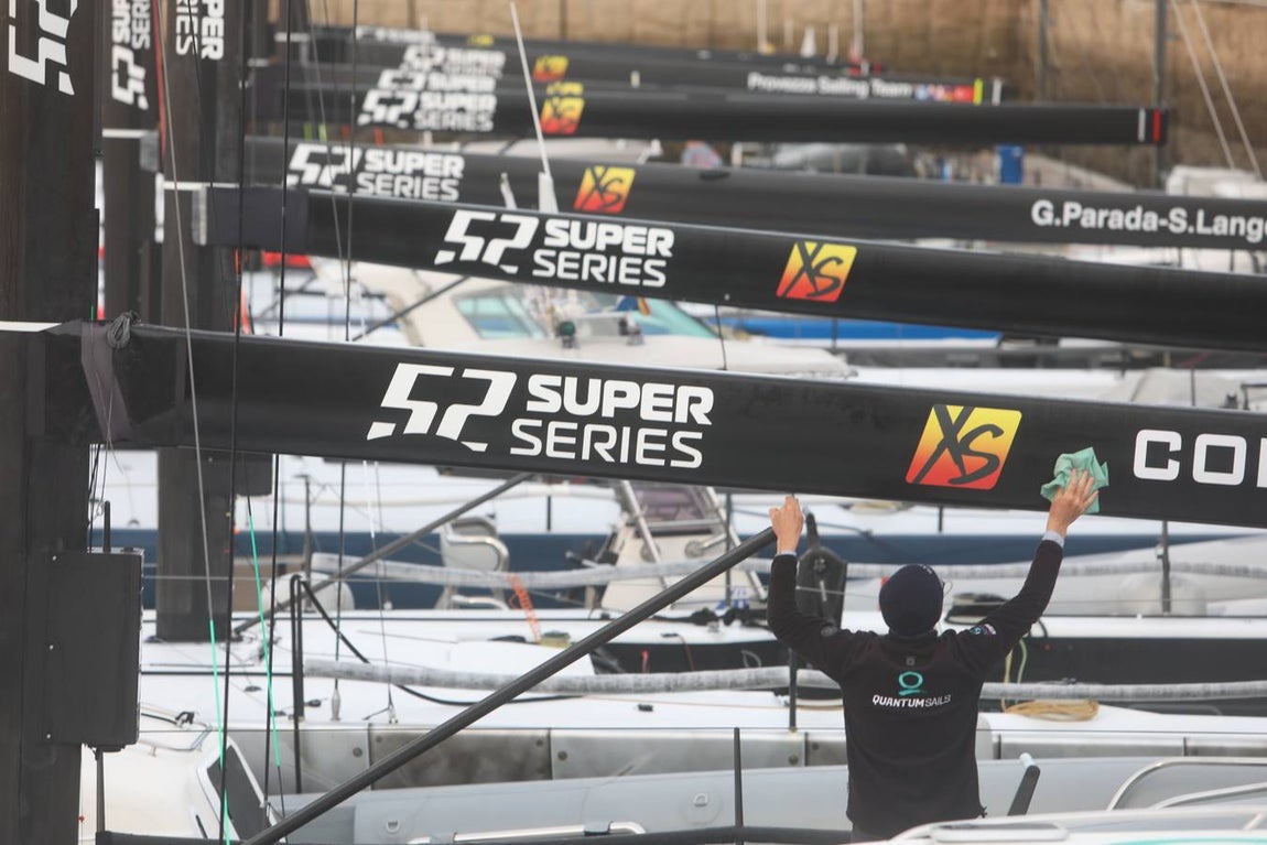 Fotos: Preparativos para la regata Puerto Sherry Royal Cup en la Bahía de Cádiz