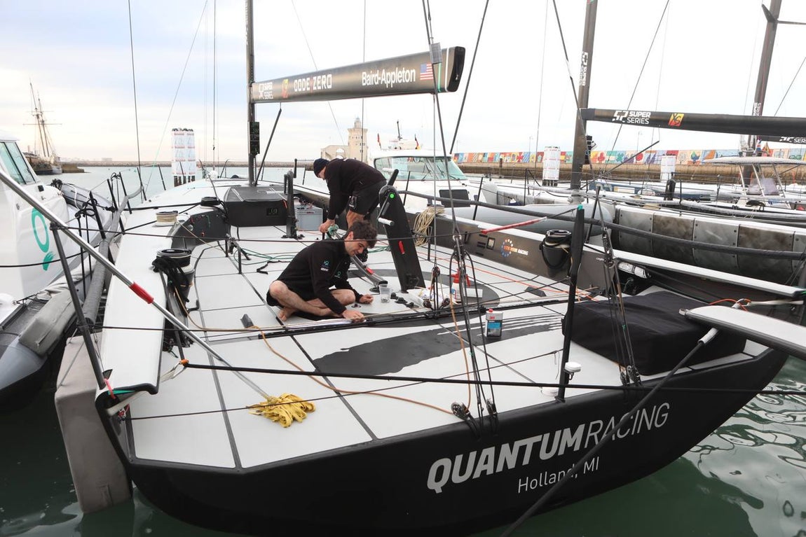 Fotos: Preparativos para la regata Puerto Sherry Royal Cup en la Bahía de Cádiz