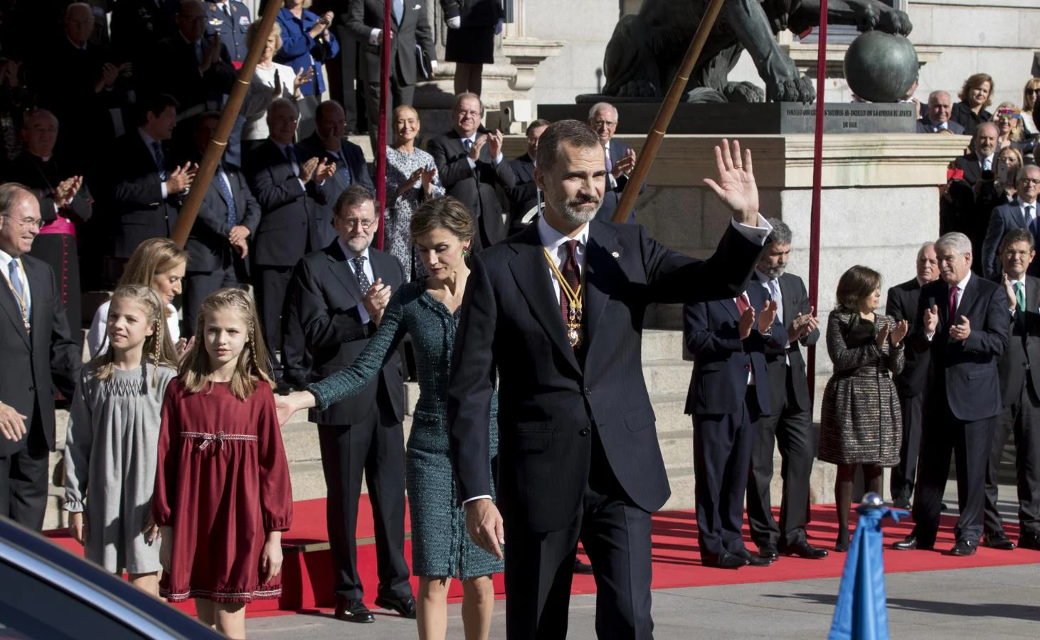 Sus Majestades los Reyes, acompañados por la Princesa de Asturias y la Infanta Sofía, en la Apertura Solemne de la XII Legislatura el 17 de noviembre de 2016 en una sesión conjunta de las Cortes Generales en el Congreso de los Diputados. 