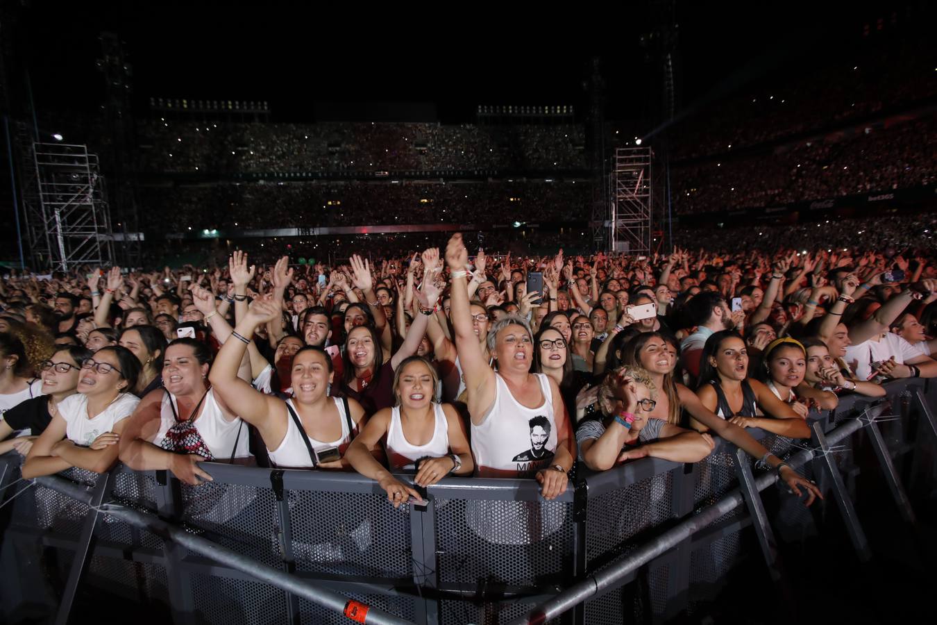 En imágenes, el concierto de Manuel Carrasco en el estadio Benito Villamarín de Sevilla