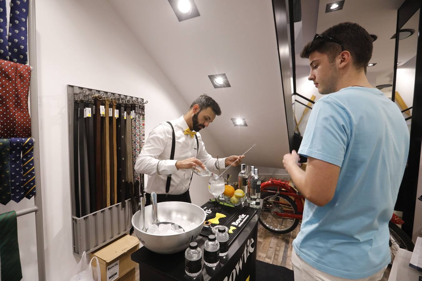 El ambiente de la «Shopping Night» de Córdoba, en imágenes