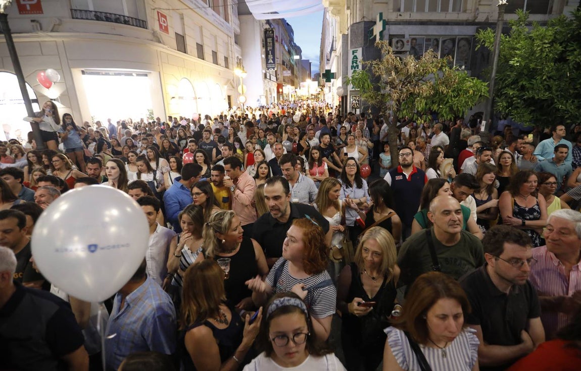 El ambiente de la «Shopping Night» de Córdoba, en imágenes