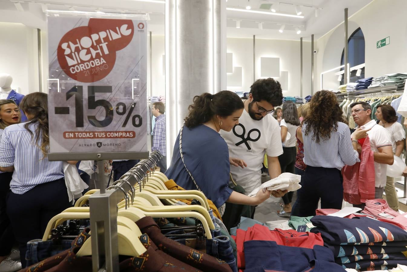 El ambiente de la «Shopping Night» de Córdoba, en imágenes