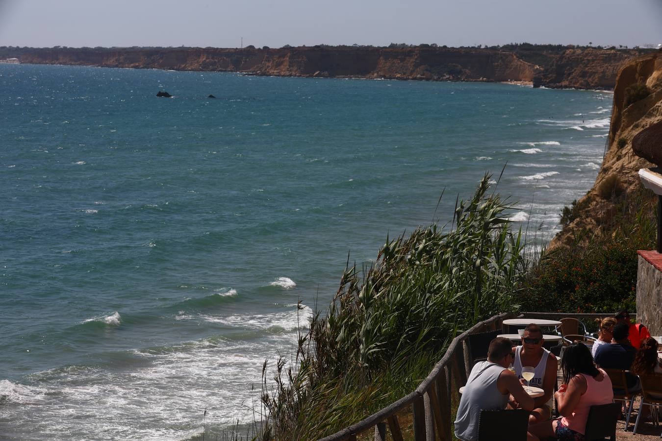 Primer fin de semana de playa veraniego en Cádiz