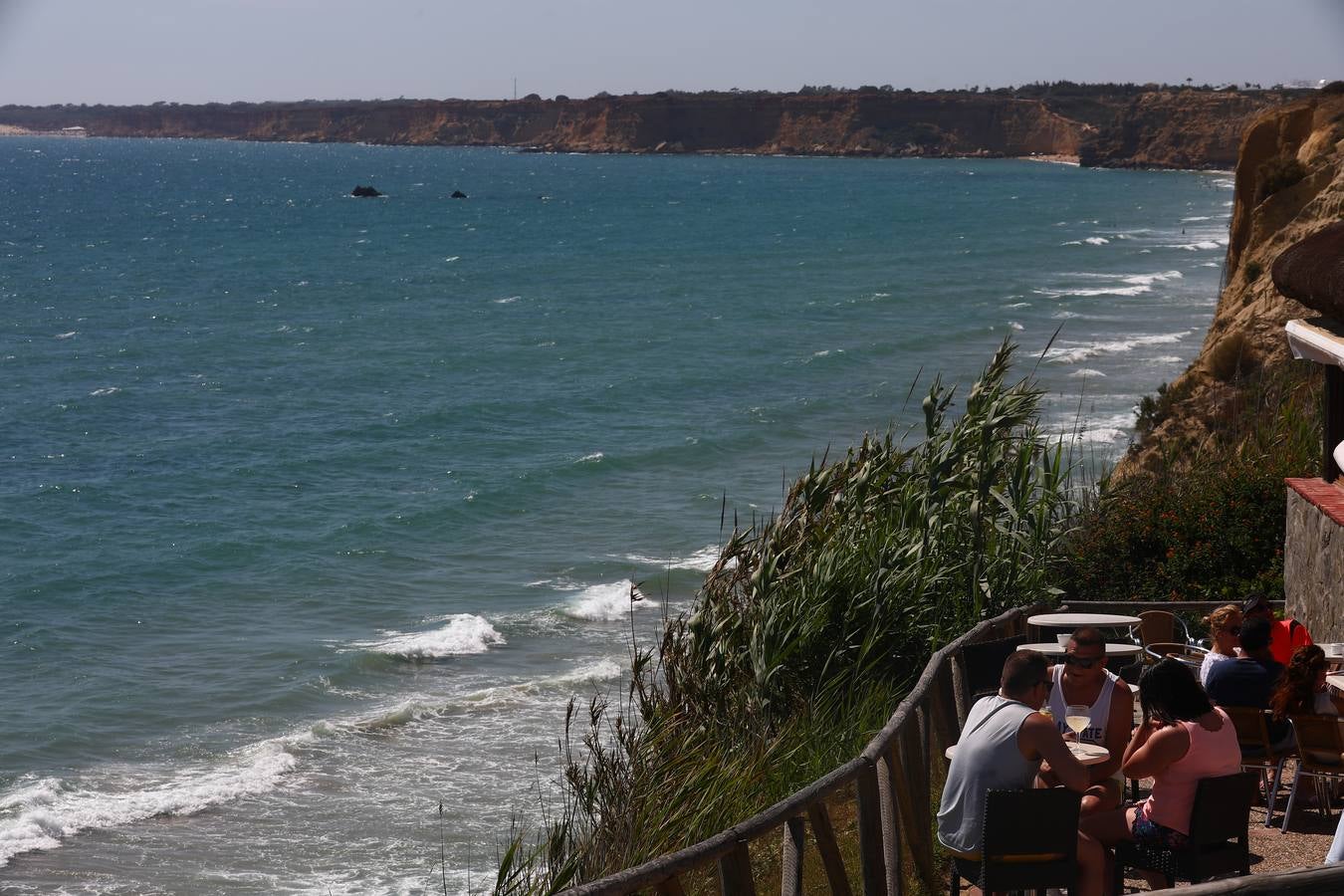 Primer fin de semana de playa veraniego en Cádiz