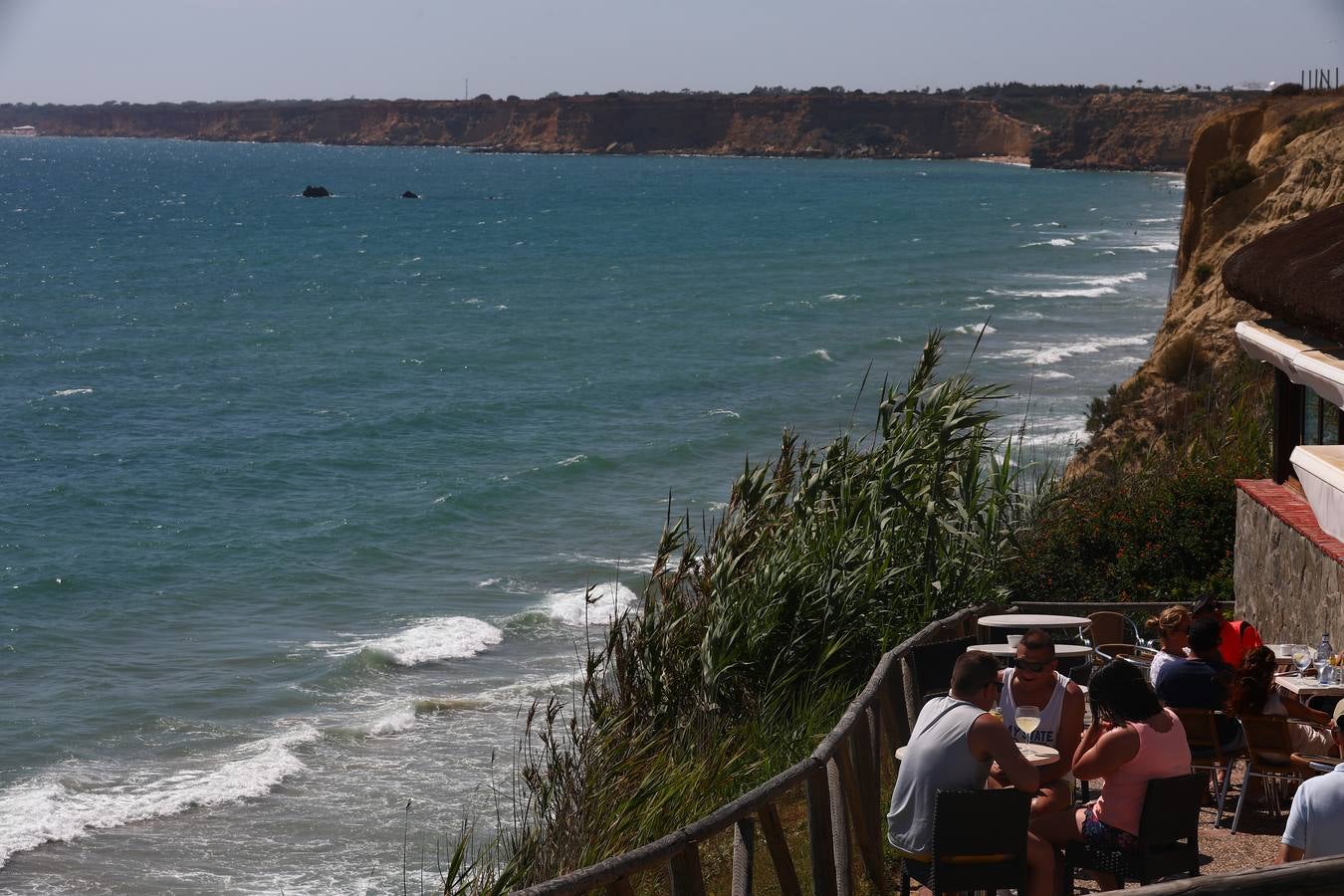 Primer fin de semana de playa veraniego en Cádiz