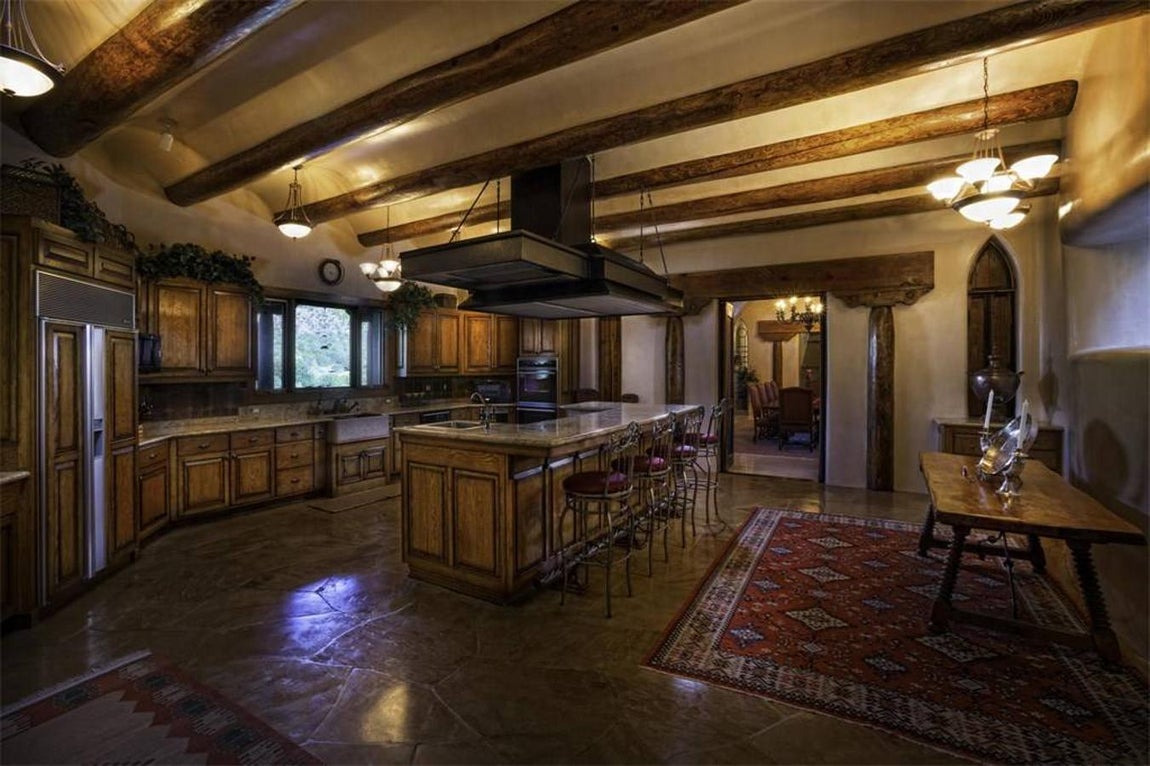 West Creek Ranch. La cocina es un espacio magestuoso, rota en el centro por una imponente isla central